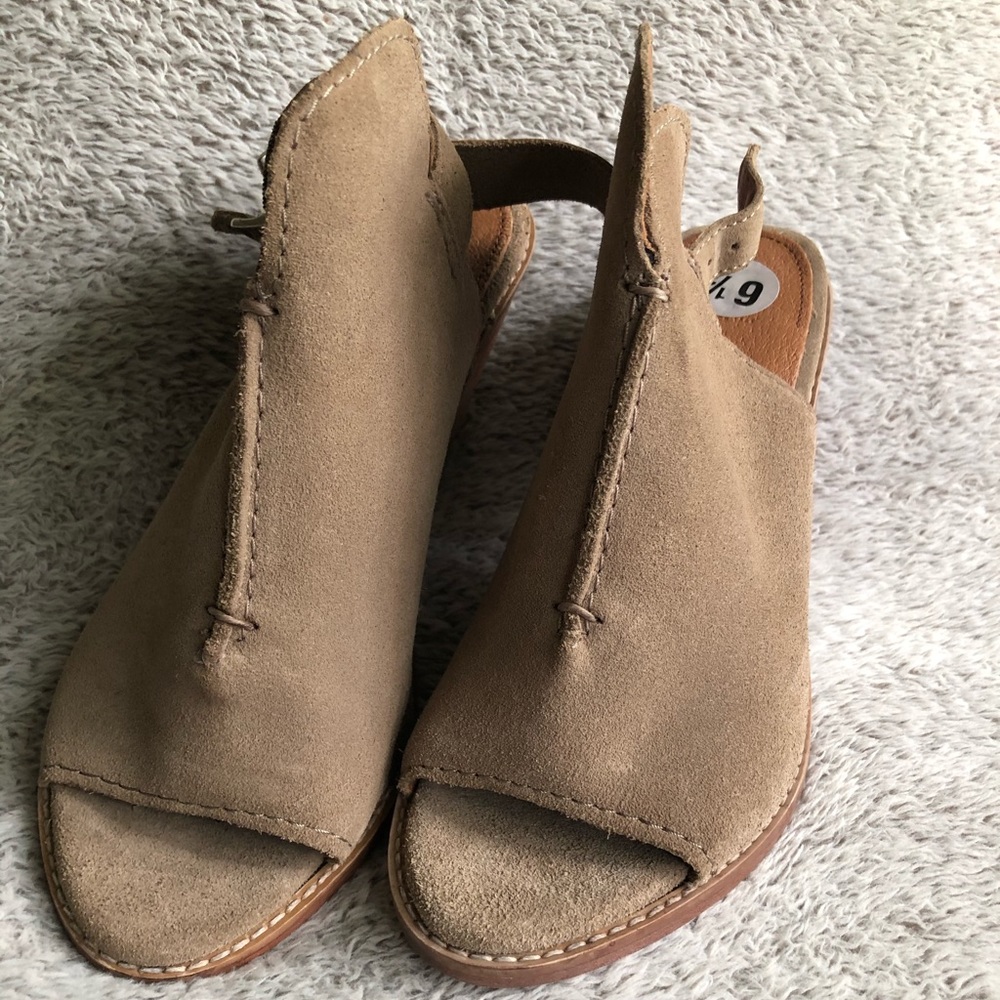 Frye Suede Sandal ,Size 6.5